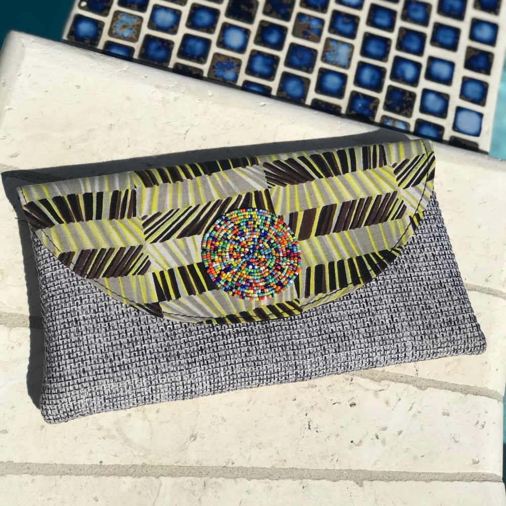 Beaded clutch